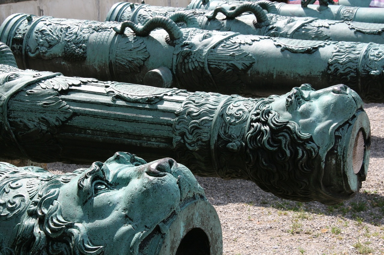 Alte Kanonen, im Innenhof des Schlosses - old cannons, in the courtyard of the castle - Ingolstadt 